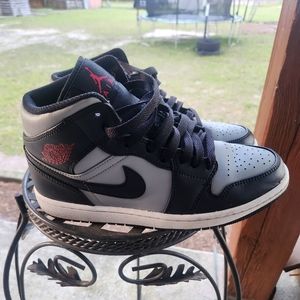 NEW Air Jordan 1 Mid 'Shadow Red' worn but in great condition